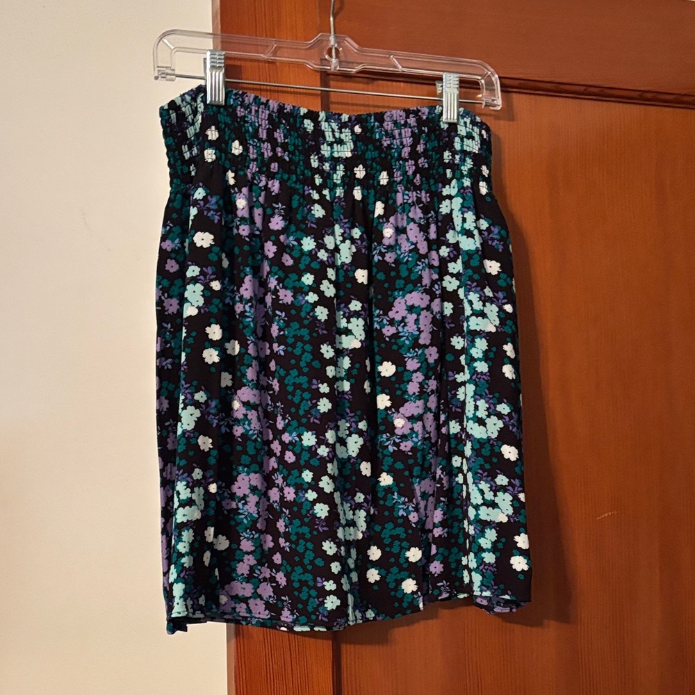 LOFT Black Floral Smocked Pull On Mini Skirt